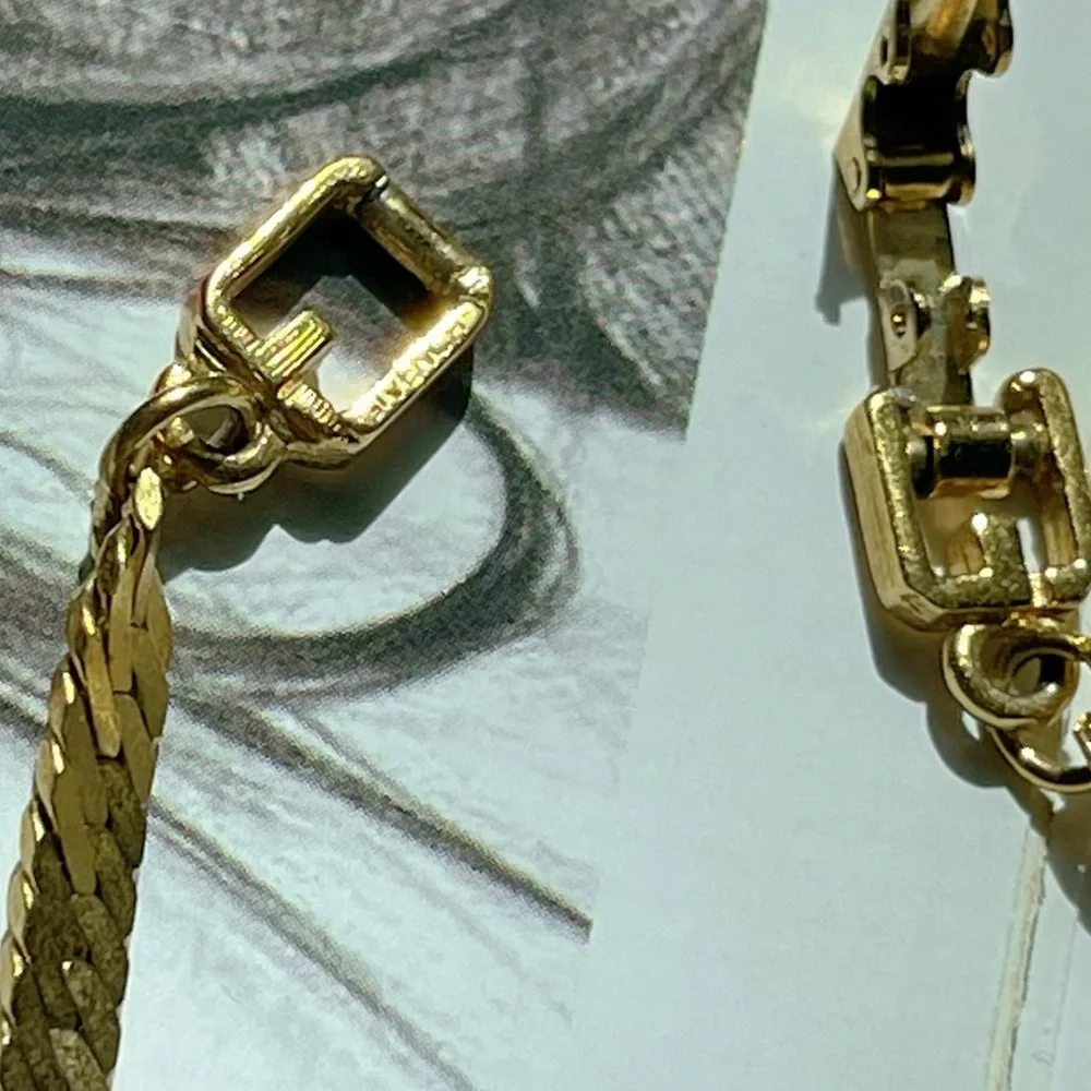 Vintage Givenchy chain bracelet in gold tone. - Picture 10 of 14